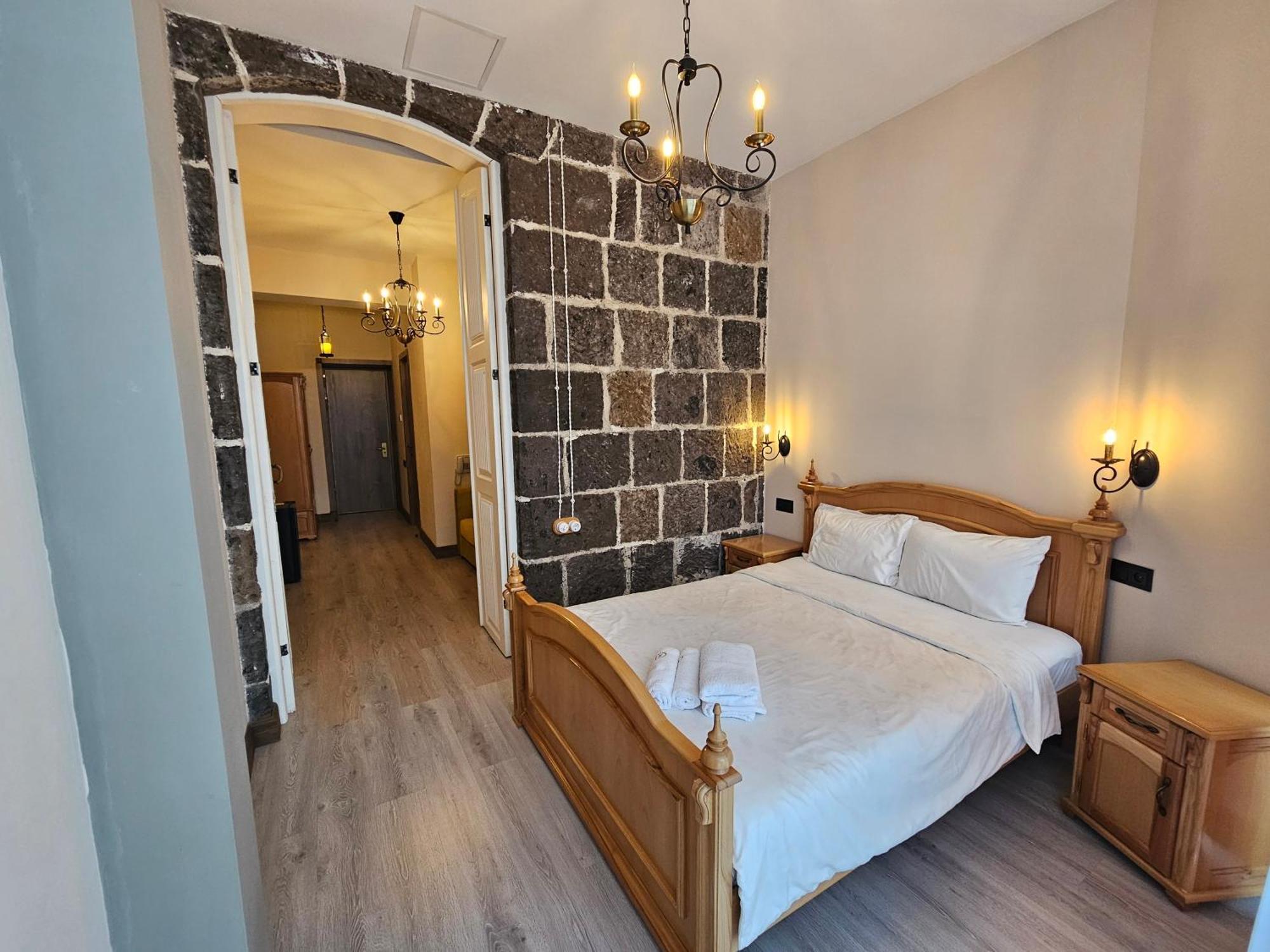 Old Avenue Hotel Гюмри Экстерьер фото
