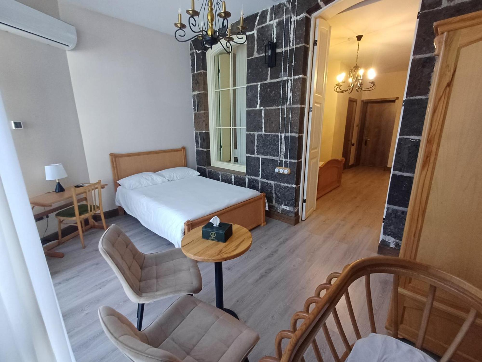 Old Avenue Hotel Гюмри Экстерьер фото