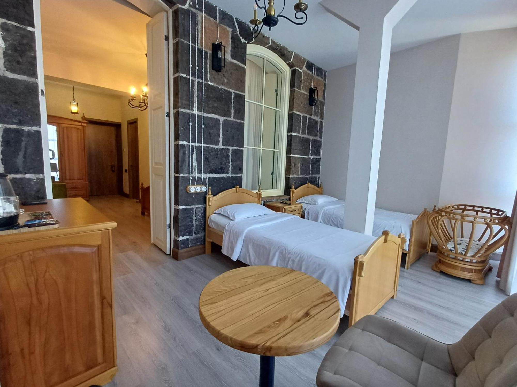 Old Avenue Hotel Гюмри Экстерьер фото