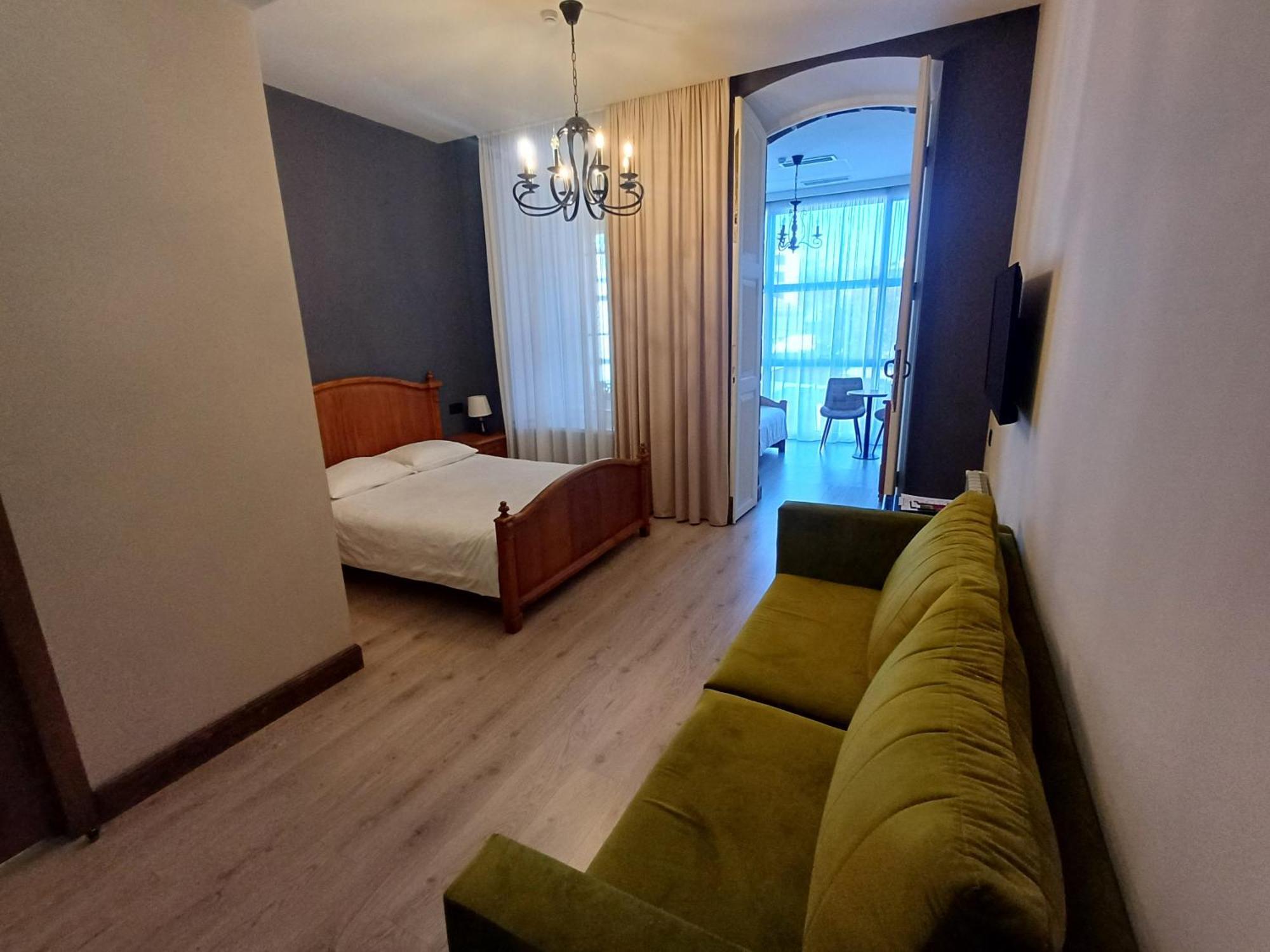 Old Avenue Hotel Гюмри Экстерьер фото